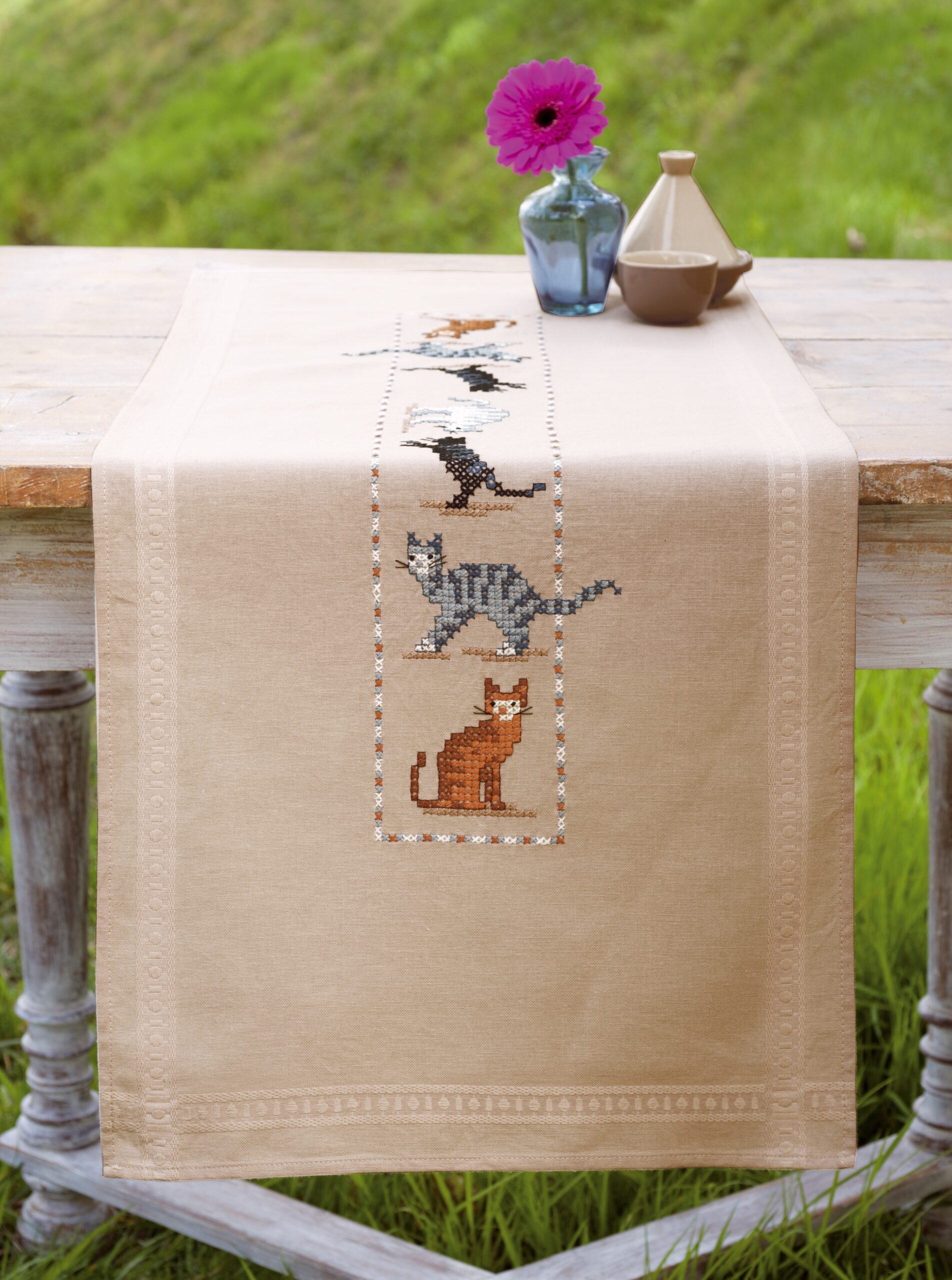 Embroidery Kit – Runner – Cats