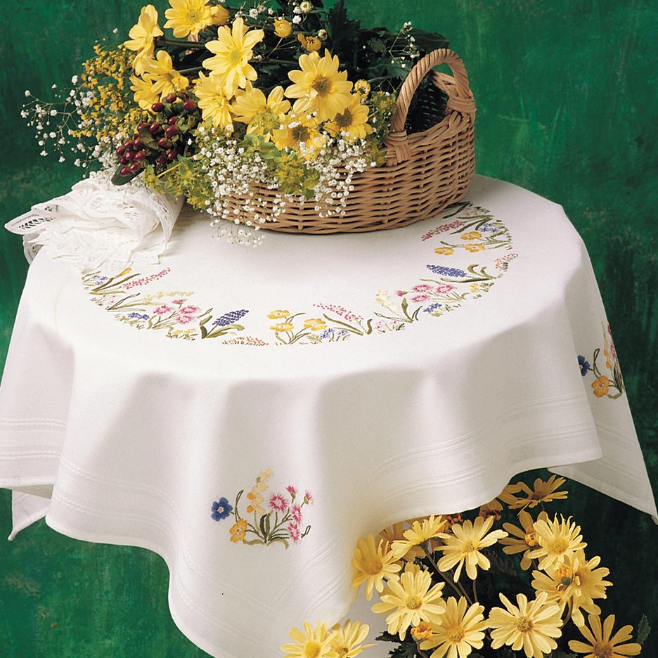 Embroidery Kit – Tablecloth – Spring Garland