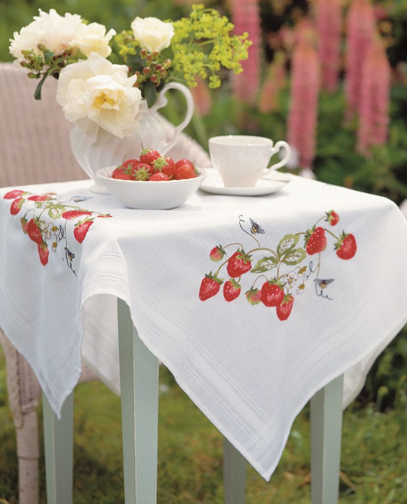 Embroidery Kit – Tablecloth – Strawberries