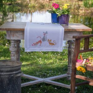 Embroidery Kit – Table Runner – Striped Cats