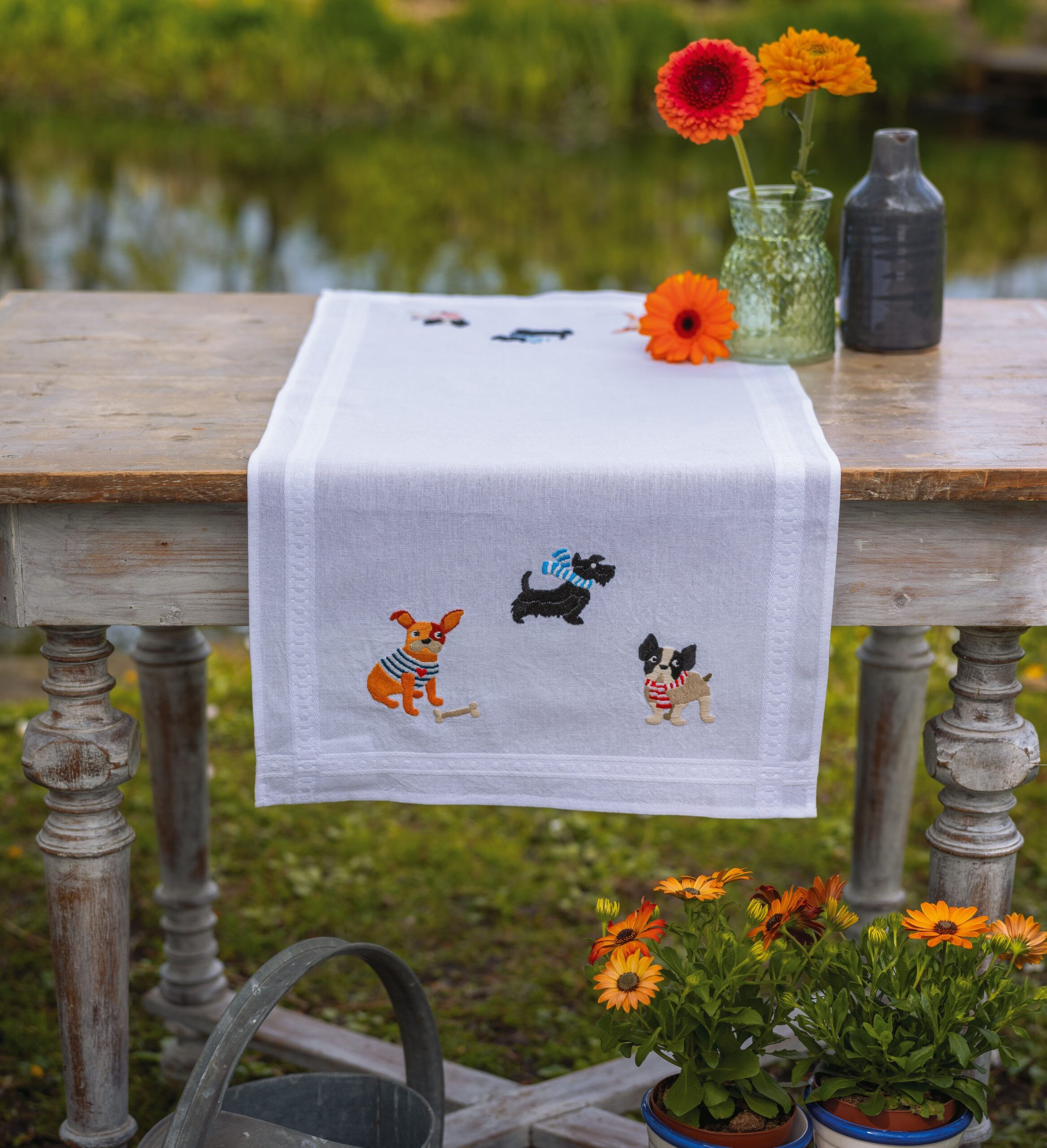 Embroidery Kit – Table Runner – Doggies