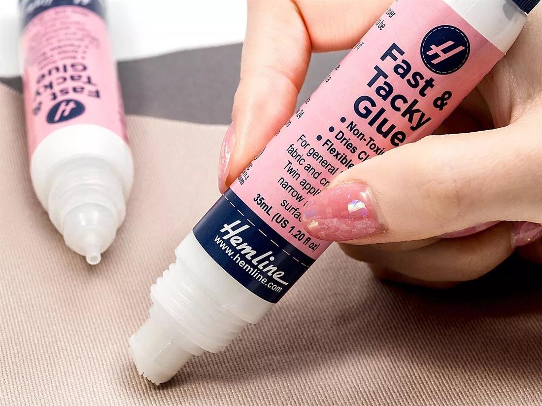 Hemline Fast & Tacky Glue 35ml 4 fg-glue-002-fast-&-tacky-glue-1